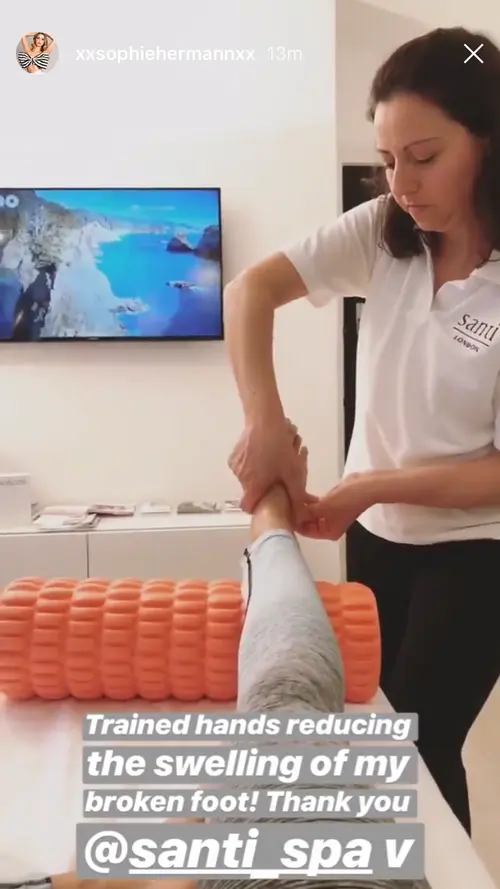 physiotherapist treating a led at santi spa